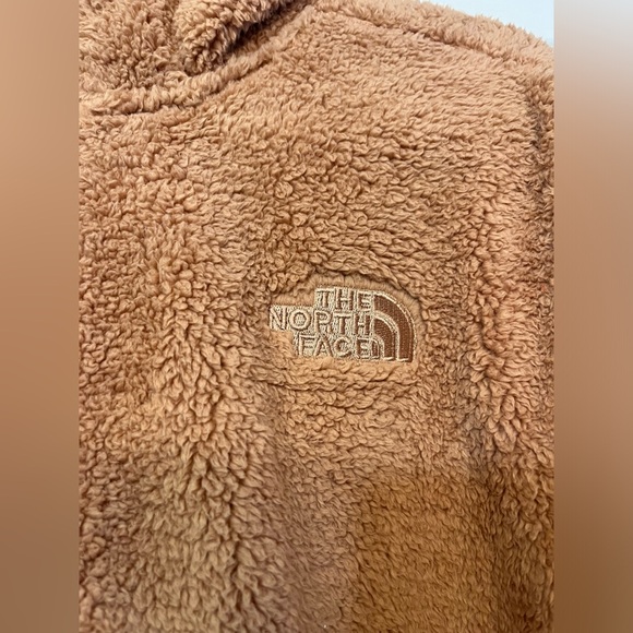 NWT The North Face Size Small Hooded Fleece. Color Tan w/ Red/Orange accents. - Picture 3 of 7